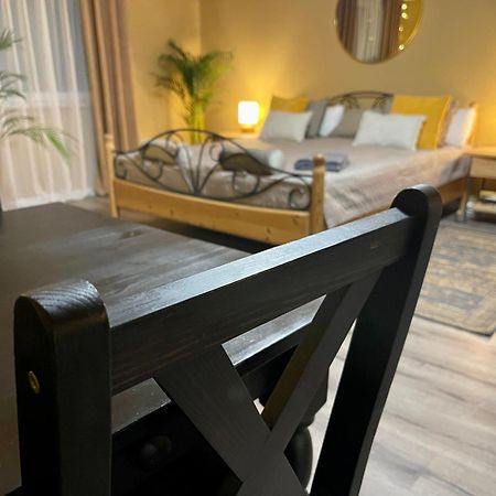Terracotta Apartment - Zentral, Parken, Netflix, Kontaktloses Einchecken, Kingsize-Bett Wuppertal Ngoại thất bức ảnh