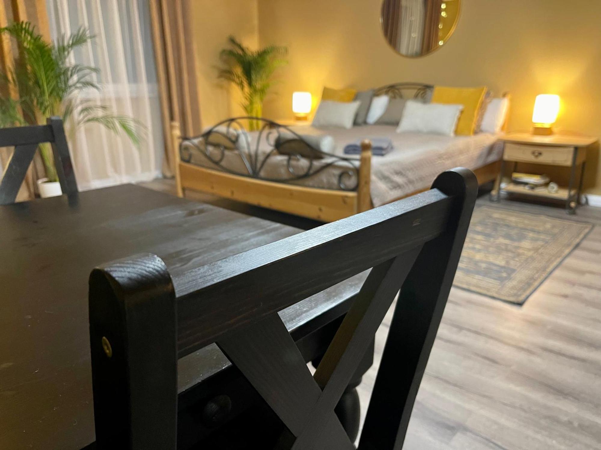 Terracotta Apartment - Zentral, Parken, Netflix, Kontaktloses Einchecken, Kingsize-Bett Wuppertal Ngoại thất bức ảnh