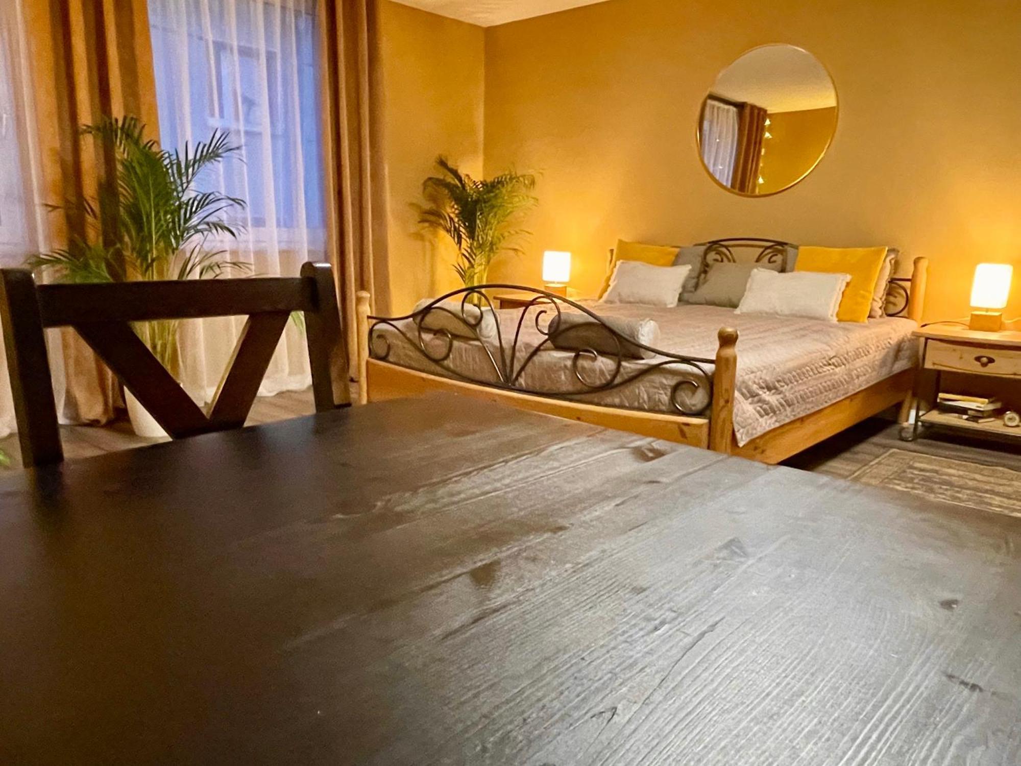Terracotta Apartment - Zentral, Parken, Netflix, Kontaktloses Einchecken, Kingsize-Bett Wuppertal Ngoại thất bức ảnh